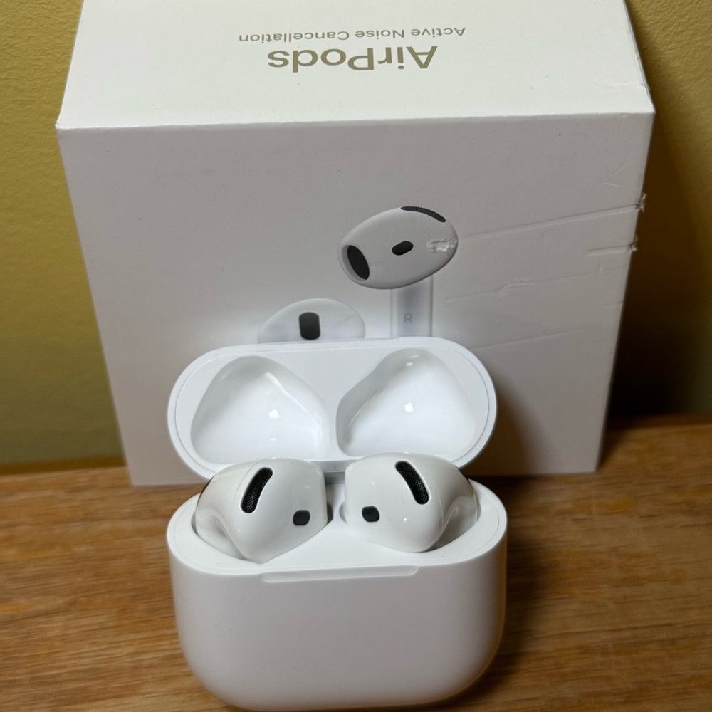 Apple Wireless Earbuds 4th Gen with mag charging case